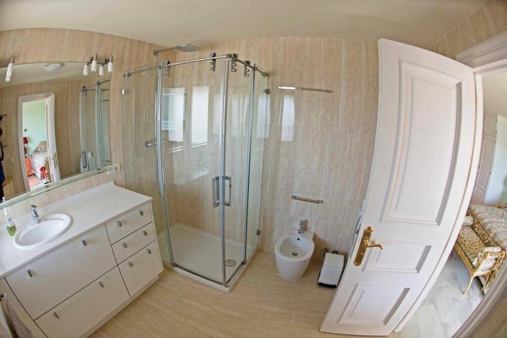Penthouse With Private Pool, Hot Tub Jacuzzi With Sea Views And Chill-Out Zone, Close To The Sea Марбелья Экстерьер фото
